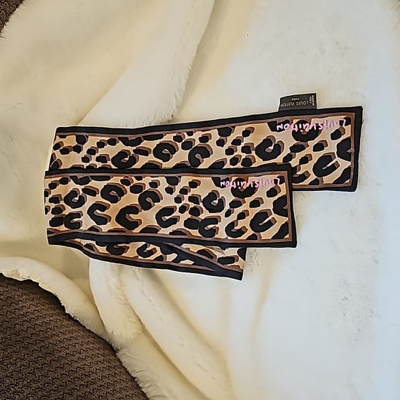 Louis Vuitton Twilly Scarf - Picture 1 of 4